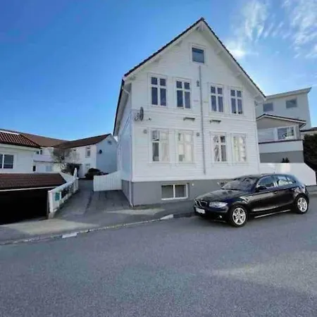 Bjorn's Sanctuary - City Center Appartement